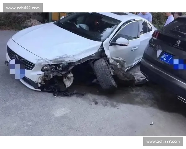 极速碰撞现场揭秘赛车事故背后的惊险瞬间与安全警示